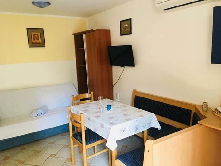 Apartmani Djura Selce Exterior foto